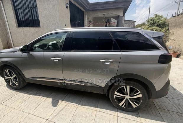 Peugeot 5008 2022 Silver