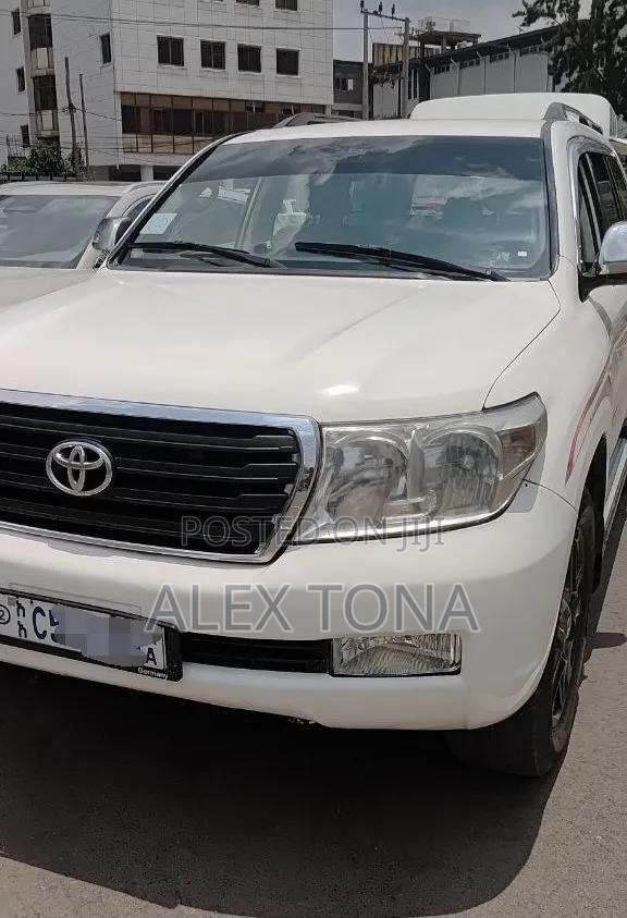 Toyota Land Cruiser 2012 White