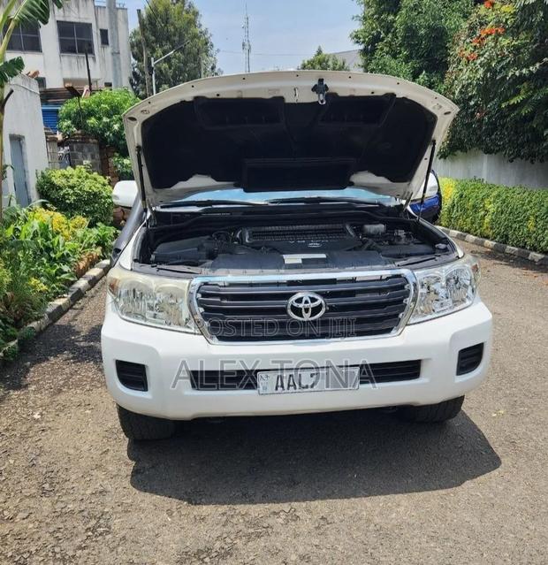 Toyota Land Cruiser 2014 White