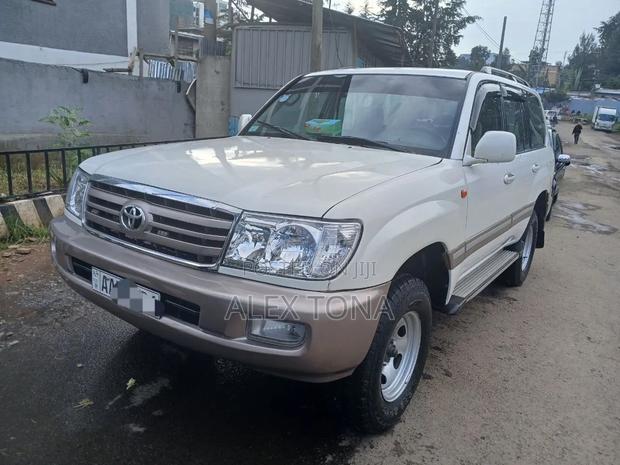 Toyota Land Cruiser 2005 White