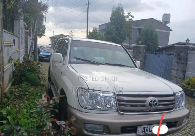 Toyota Land Cruiser 2005 Gray