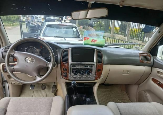 Toyota Land Cruiser 2005 Gray