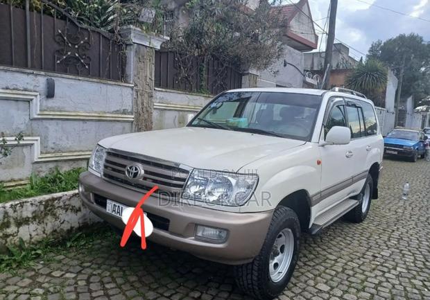Toyota Land Cruiser 2005 Gray