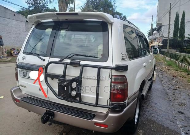 Toyota Land Cruiser 2005 Gray