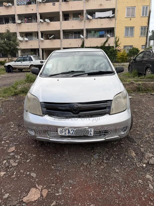 Toyota IST 2004 Silver