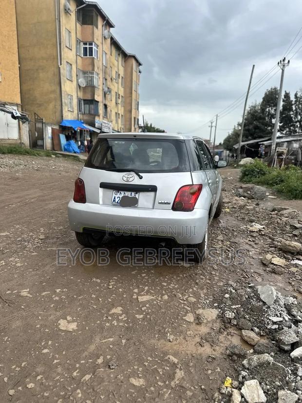 Toyota IST 2004 Silver