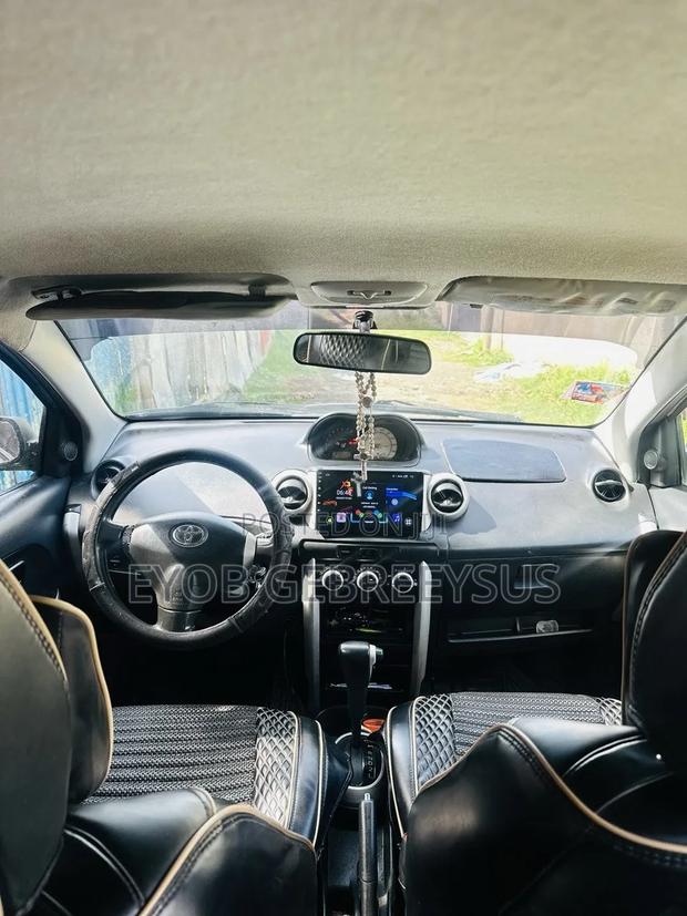 Toyota IST 2004 Silver