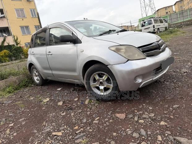 Toyota IST 2004 Silver