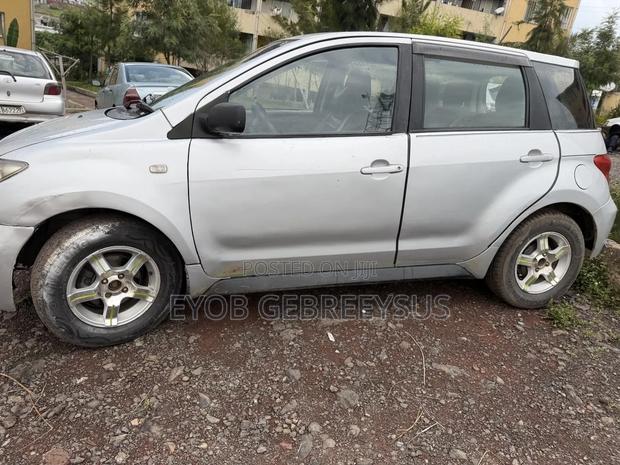 Toyota IST 2004 Silver