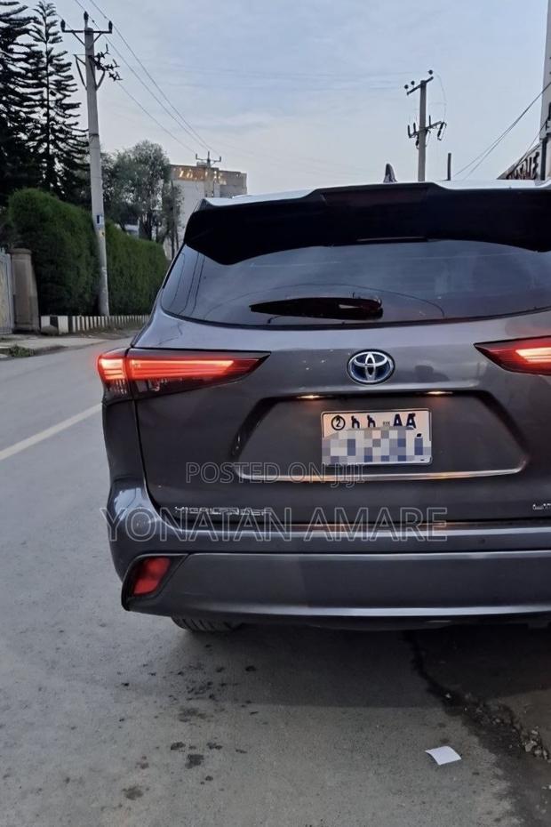 Toyota Highlander 2023 Gray