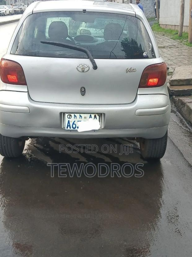 Toyota Vitz 2002 Silver