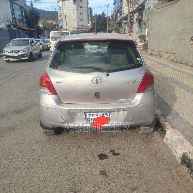 Toyota Yaris 2005 Gray