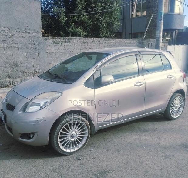 Toyota Yaris 2005 Gray