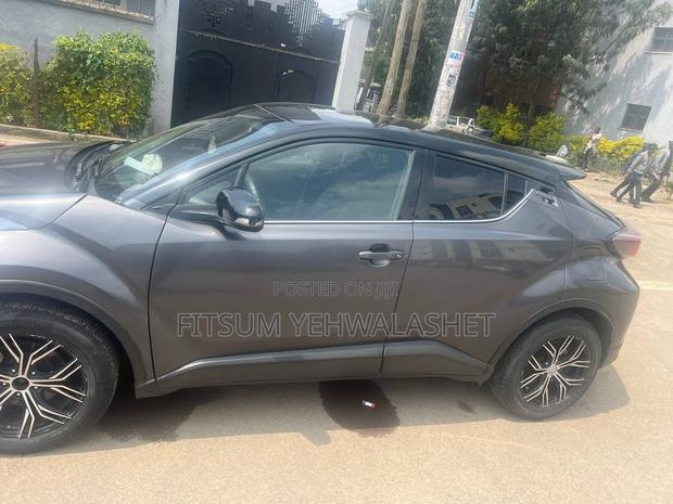 Toyota C-HR 2020 Gray
