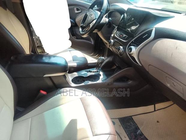 Hyundai Tucson 2012 Black