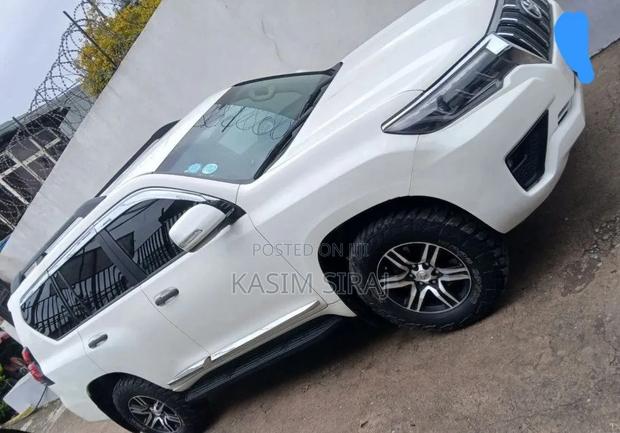 Toyota Land Cruiser Prado 2.8 2018 White