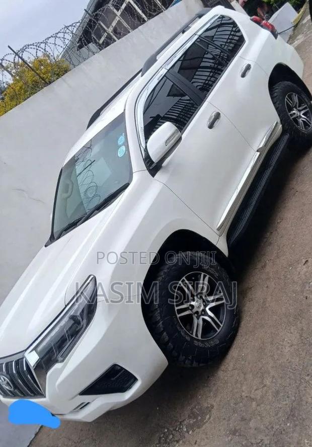 Toyota Land Cruiser Prado 2.8 2018 White