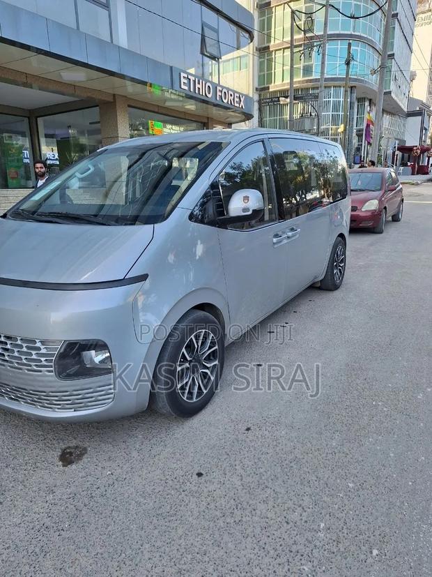 Hyundai Staria 2.2D FWD 2022 Silver