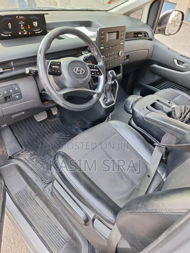 Hyundai Staria 2.2D FWD 2022 Silver