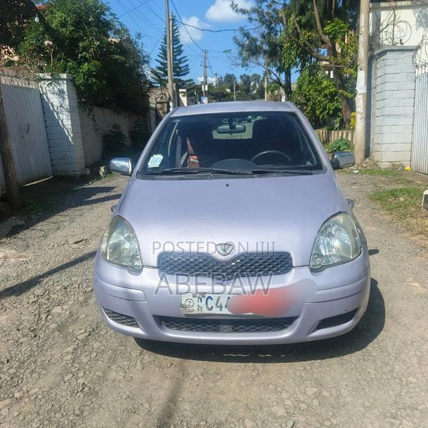 Toyota Vitz 2004 Silver