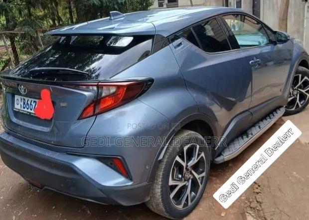 Toyota C-HR 2020 Blue