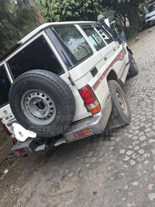 Toyota Land Cruiser 2017 White