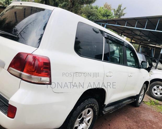 Toyota Land Cruiser 2009 White