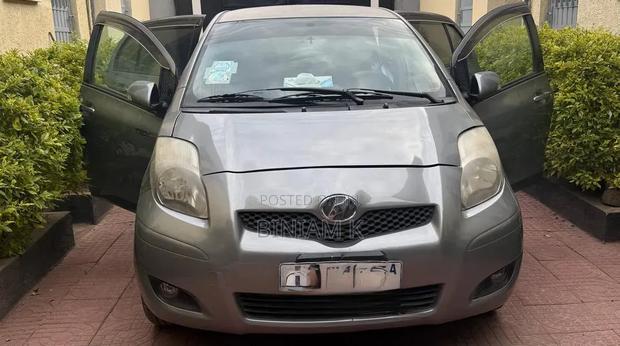 Toyota Yaris 2008 Gray