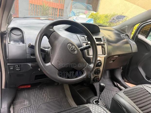 Toyota Yaris 2008 Gray