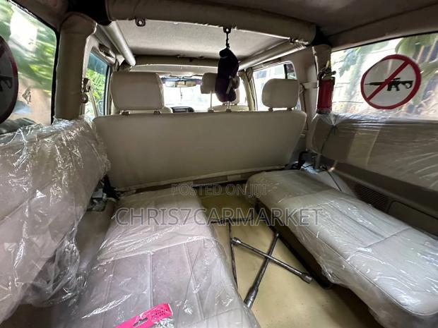 Toyota Land Cruiser 2004 White