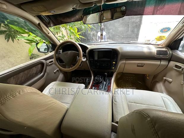 Toyota Land Cruiser 2004 White
