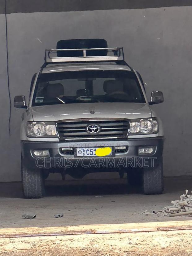 Toyota Land Cruiser 2004 White