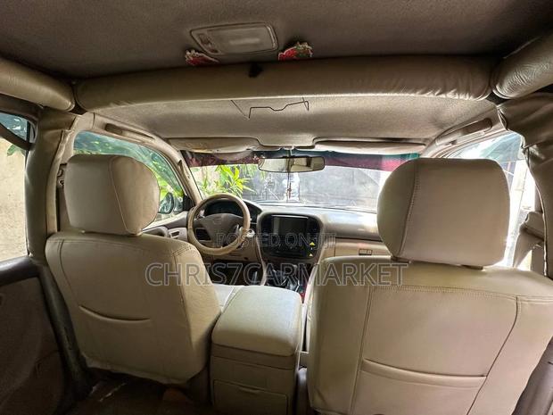 Toyota Land Cruiser 2004 White