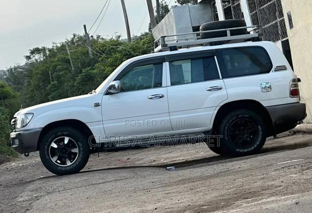 Toyota Land Cruiser 2004 White