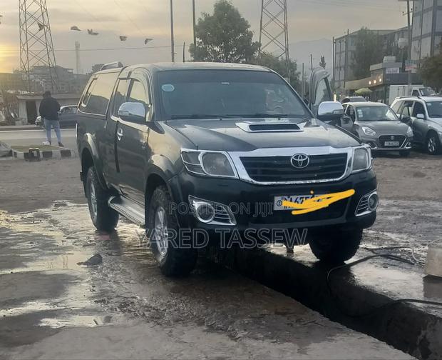 Toyota Hilux 2.5 D-4D 4X4 SRX 2012 Black