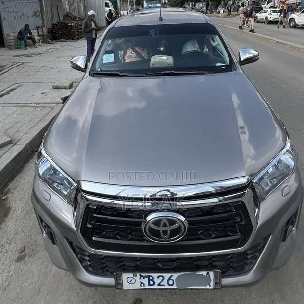Toyota Hilux 2018 Silver