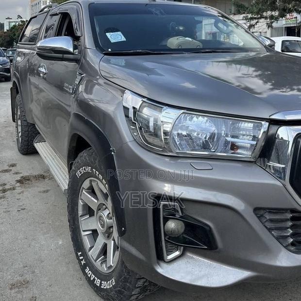 Toyota Hilux 2018 Silver