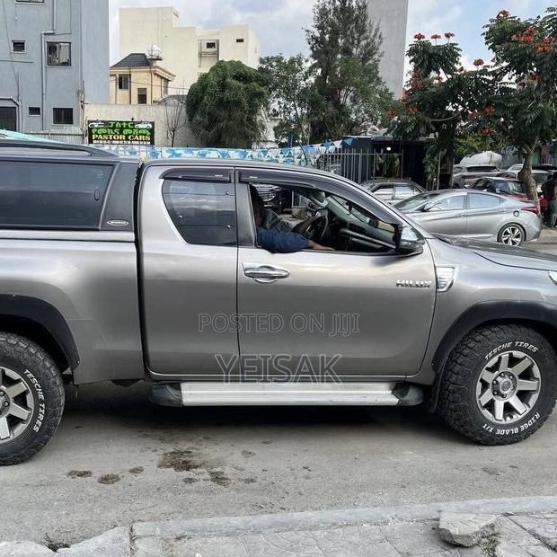 Toyota Hilux 2018 Silver
