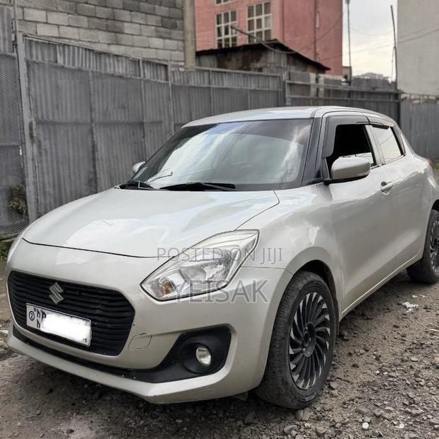 Suzuki Swift 2021 Silver