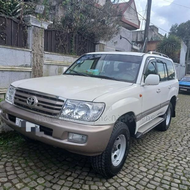Toyota Land Cruiser 2005 Purple