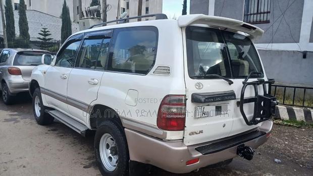 Toyota Land Cruiser 2005 Purple