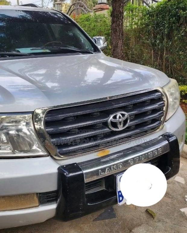Toyota Land Cruiser 2010 Silver