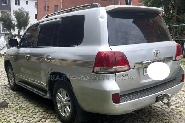 Toyota Land Cruiser 2010 Silver