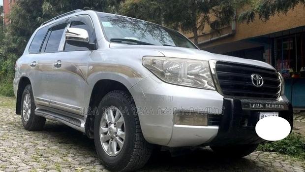 Toyota Land Cruiser 2010 Silver