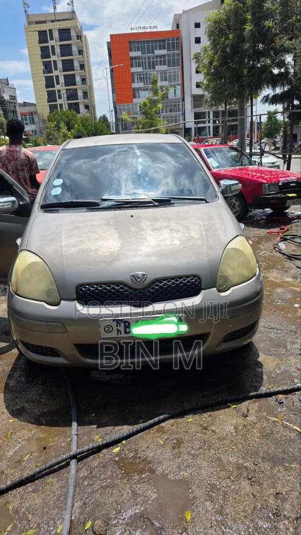 Toyota Vitz 2004 Gray