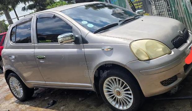 Toyota Vitz 2004 Gray