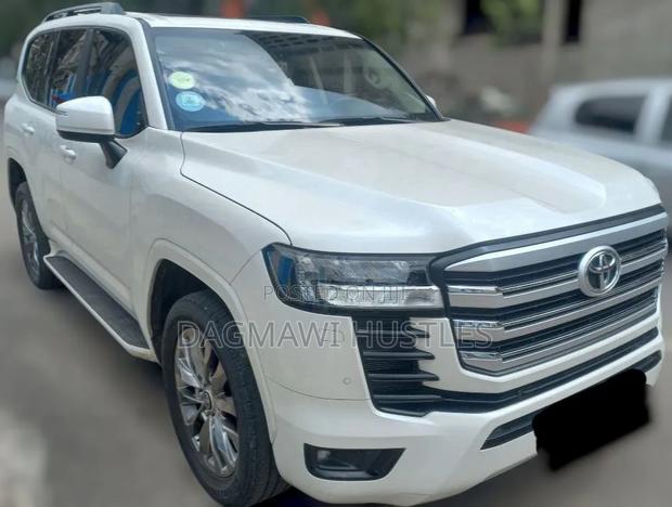 Toyota Land Cruiser LC300 2023 White