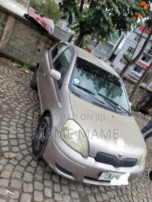 Toyota Vitz 2004 Gray