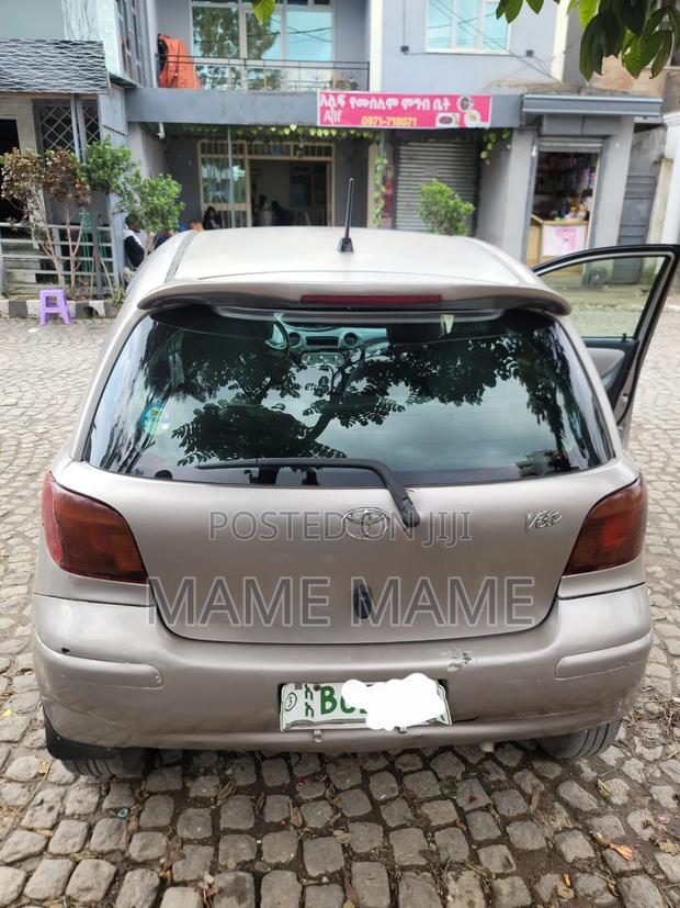 Toyota Vitz 2004 Gray