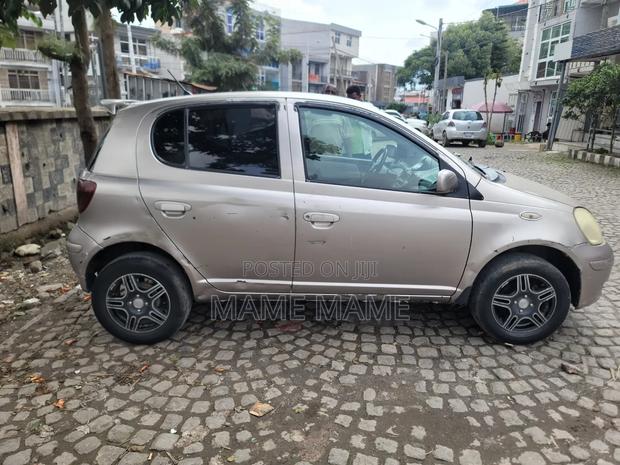 Toyota Vitz 2004 Gray
